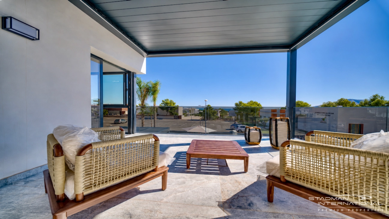 Modern Villa on a Flat Plot in a Central Location Near Altea