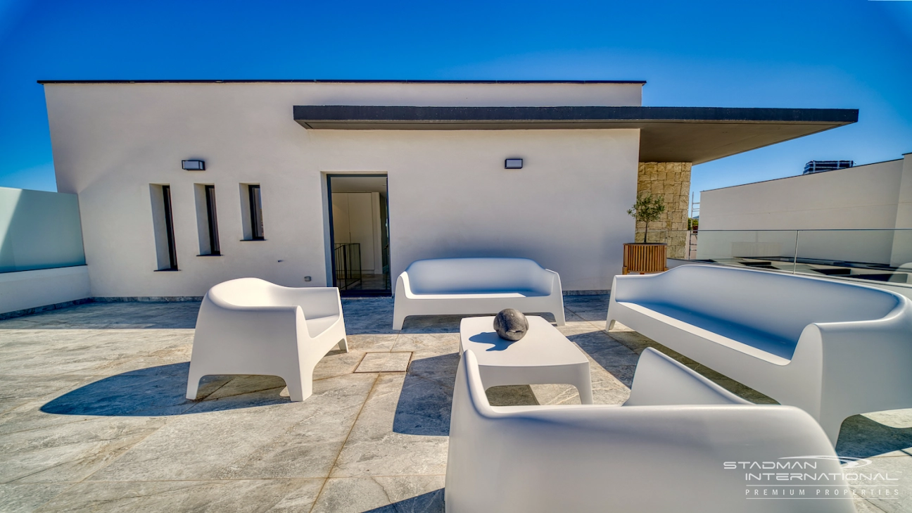 Modern Villa on a Flat Plot in a Central Location Near Altea