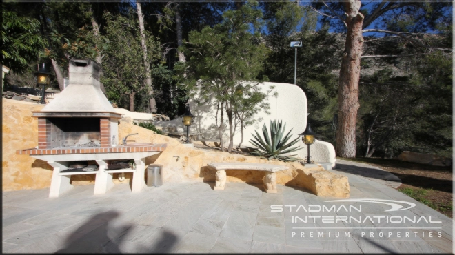 Stunning Moorish Style Villa with a Modern Interior and a Large Private Plot