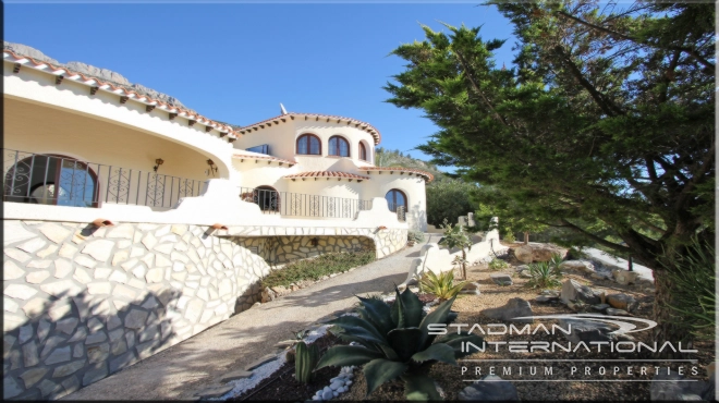 Stunning Moorish Style Villa with a Modern Interior and a Large Private Plot