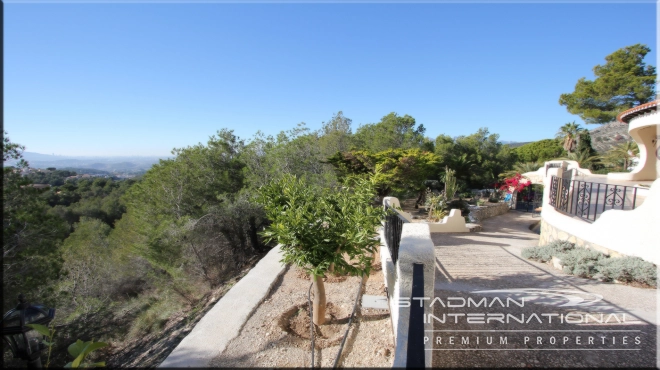 Stunning Moorish Style Villa with a Modern Interior and a Large Private Plot