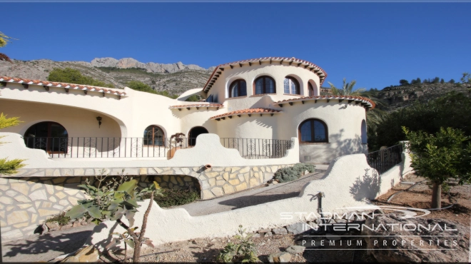 Stunning Moorish Style Villa with a Modern Interior and a Large Private Plot