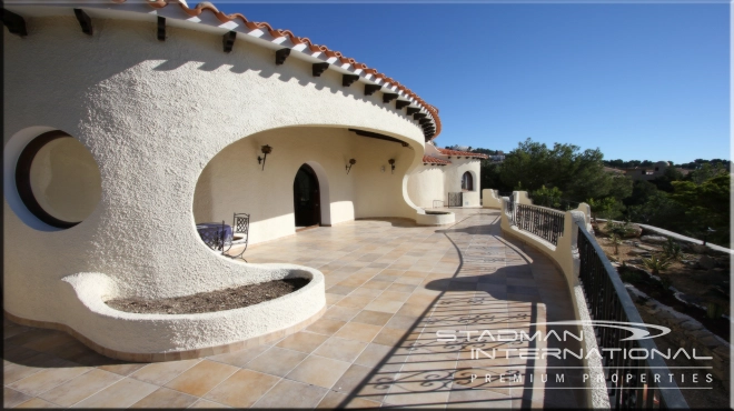 Stunning Moorish Style Villa with a Modern Interior and a Large Private Plot