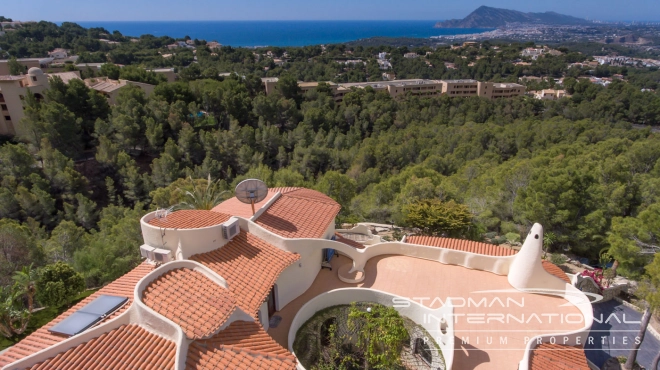 Stunning Moorish Style Villa with a Modern Interior and a Large Private Plot