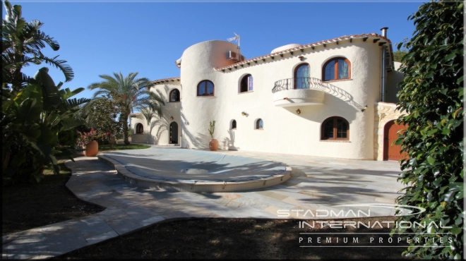 Stunning Moorish Style Villa with a Modern Interior and a Large Private Plot