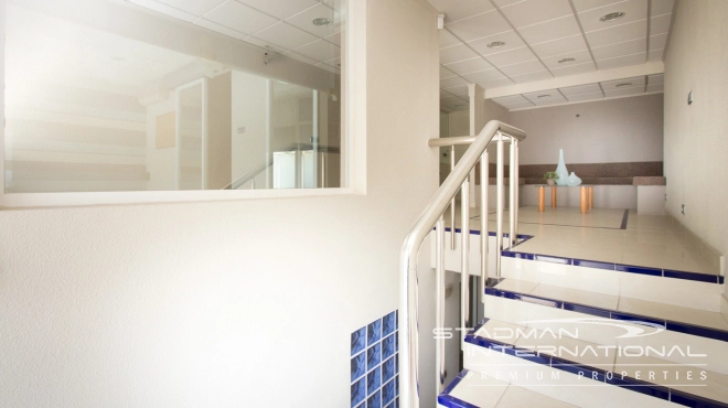 Große Gewerbeimmobilie an der Hauptstraße von La Olla, Altea