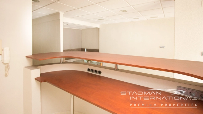 Große Gewerbeimmobilie an der Hauptstraße von La Olla, Altea