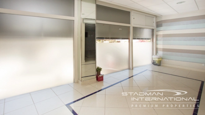 Große Gewerbeimmobilie an der Hauptstraße von La Olla, Altea