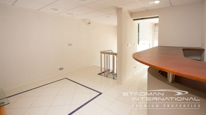 Große Gewerbeimmobilie an der Hauptstraße von La Olla, Altea