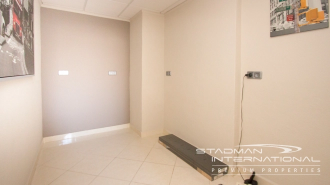 Große Gewerbeimmobilie an der Hauptstraße von La Olla, Altea