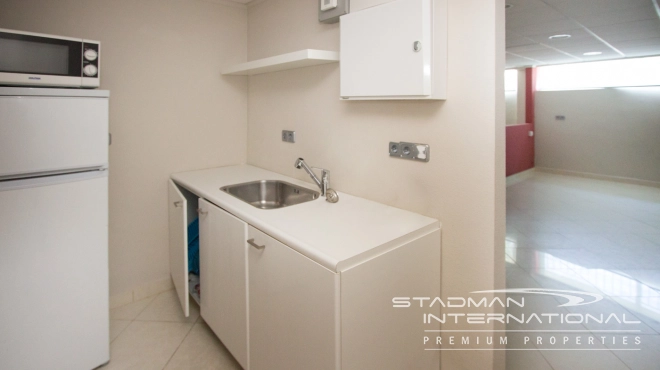 Große Gewerbeimmobilie an der Hauptstraße von La Olla, Altea