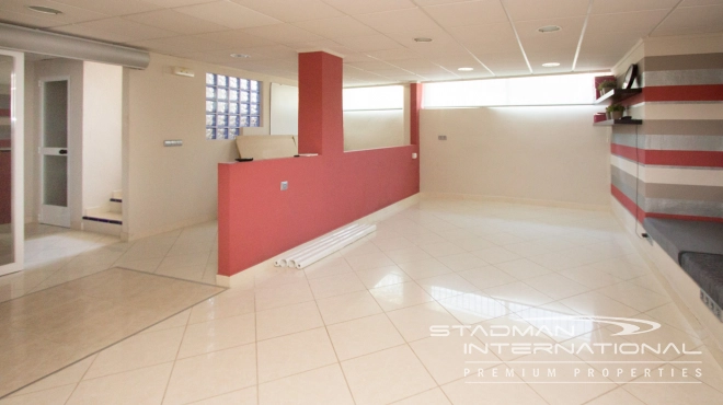 Große Gewerbeimmobilie an der Hauptstraße von La Olla, Altea