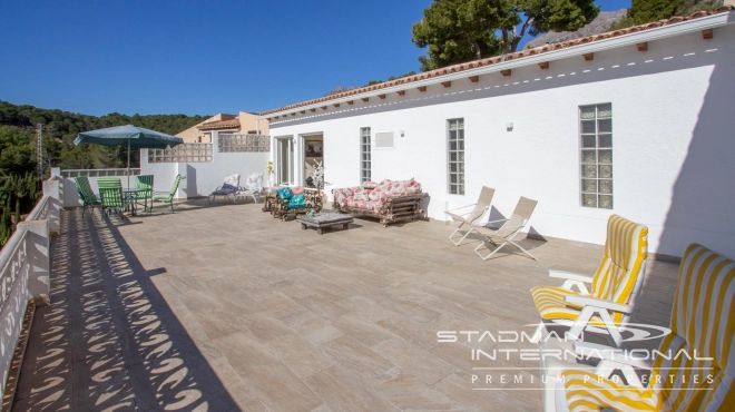 South Facing Villa with Indoor Pool in Altea La Vella
