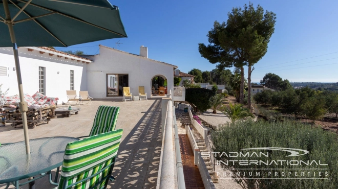 South Facing Villa with Indoor Pool in Altea La Vella
