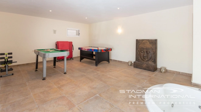 South Facing Villa with Indoor Pool in Altea La Vella
