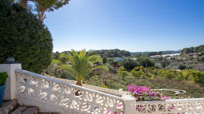 South Facing Villa with Indoor Pool in Altea La Vella
