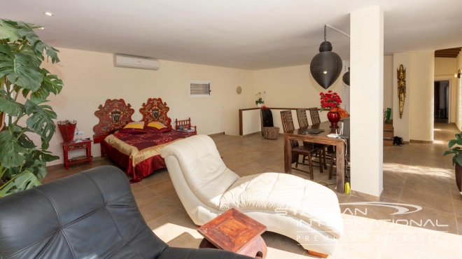 South Facing Villa with Indoor Pool in Altea La Vella
