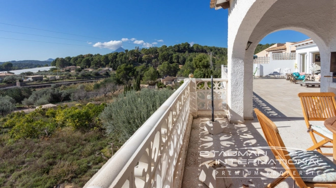 South Facing Villa with Indoor Pool in Altea La Vella
