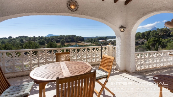 South Facing Villa with Indoor Pool in Altea La Vella
