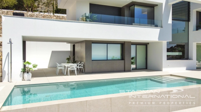 Villa de Luxe de Nouvelle Construction avec Vue Spectaculaire sur Mer