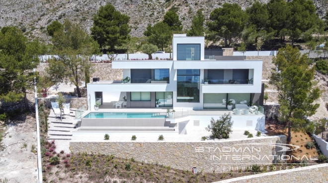 Villa de Luxe de Nouvelle Construction avec Vue Spectaculaire sur Mer