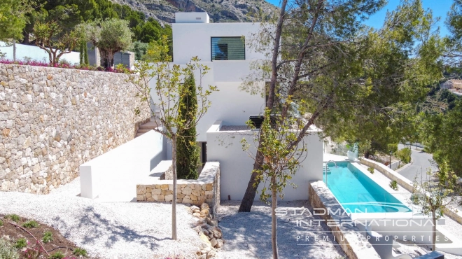 Villa de Luxe de Nouvelle Construction avec Vue Spectaculaire sur Mer