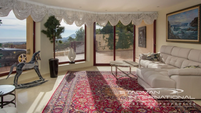 Luxury Villa with Magnificent Seaview and Guest House