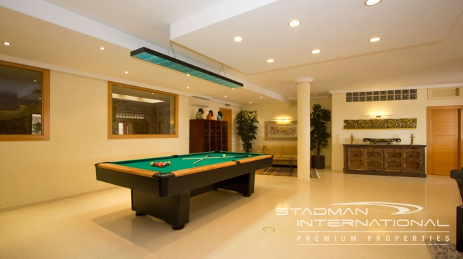 Luxury Villa with Magnificent Seaview and Guest House