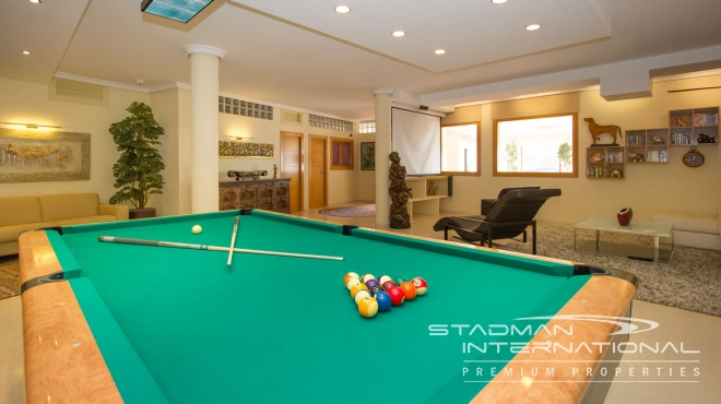 Luxury Villa with Magnificent Seaview and Guest House