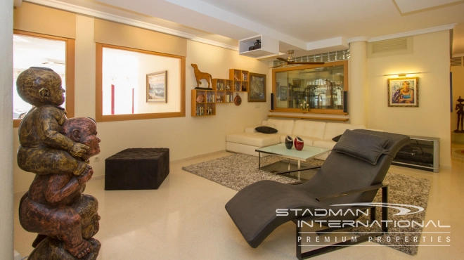 Luxury Villa with Magnificent Seaview and Guest House