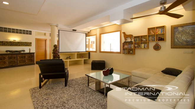 Luxury Villa with Magnificent Seaview and Guest House