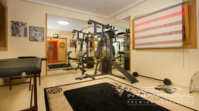 Luxury Villa with Magnificent Seaview and Guest House