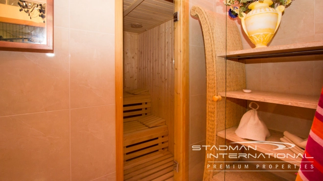 Luxury Villa with Magnificent Seaview and Guest House