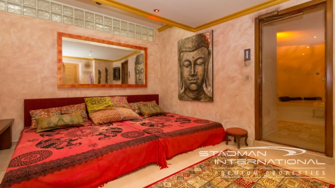 Luxury Villa with Magnificent Seaview and Guest House