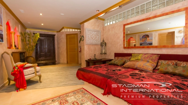 Luxury Villa with Magnificent Seaview and Guest House