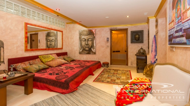 Luxury Villa with Magnificent Seaview and Guest House