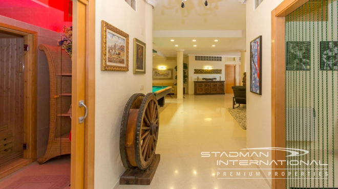 Luxury Villa with Magnificent Seaview and Guest House