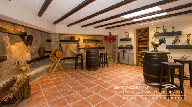 Luxury Villa with Magnificent Seaview and Guest House