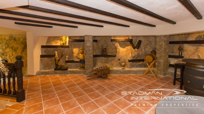 Luxury Villa with Magnificent Seaview and Guest House