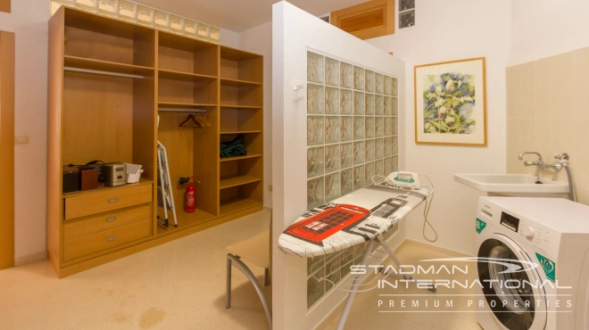 Luxury Villa with Magnificent Seaview and Guest House