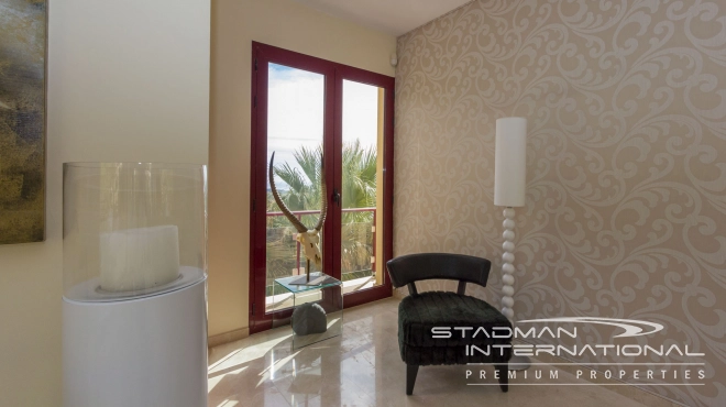 Luxury Villa with Magnificent Seaview and Guest House