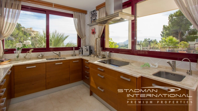 Luxury Villa with Magnificent Seaview and Guest House