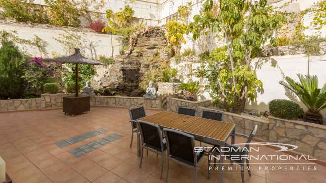 Luxury Villa with Magnificent Seaview and Guest House