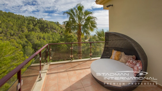 Luxury Villa with Magnificent Seaview and Guest House