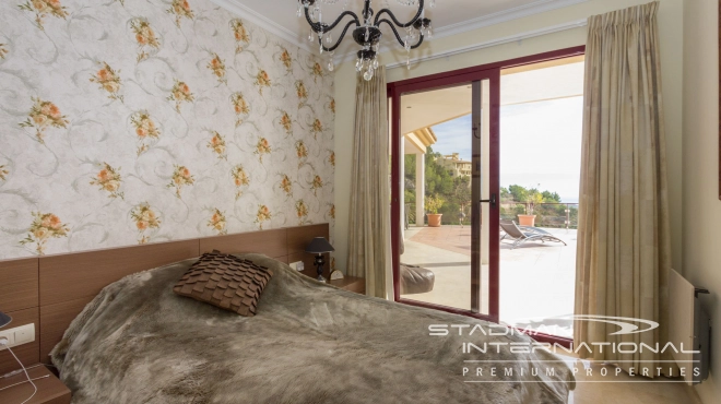 Luxury Villa with Magnificent Seaview and Guest House