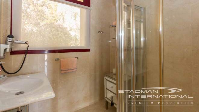 Luxury Villa with Magnificent Seaview and Guest House