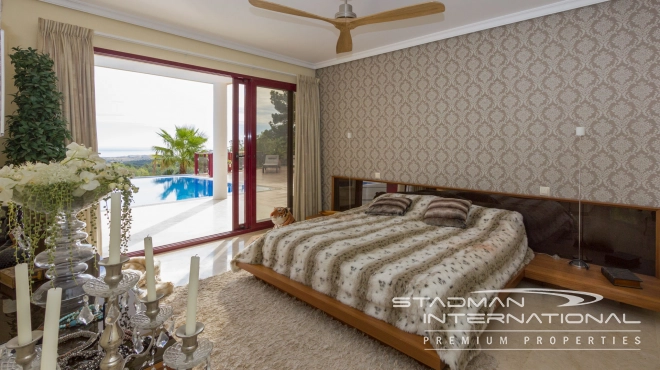 Luxury Villa with Magnificent Seaview and Guest House