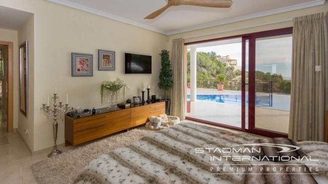 Luxury Villa with Magnificent Seaview and Guest House