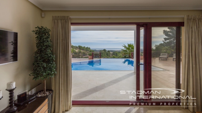 Luxury Villa with Magnificent Seaview and Guest House