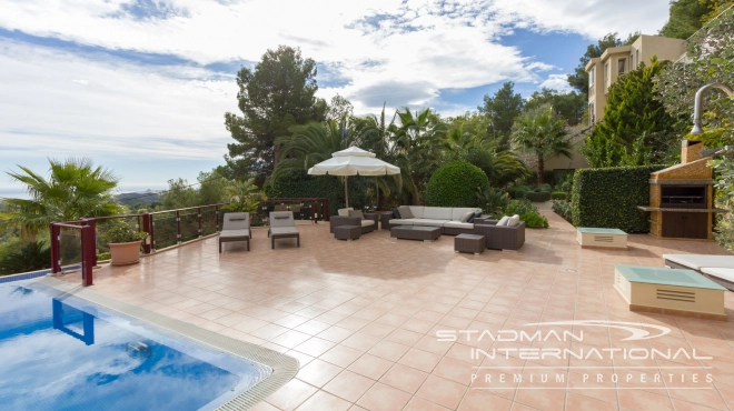 Luxury Villa with Magnificent Seaview and Guest House